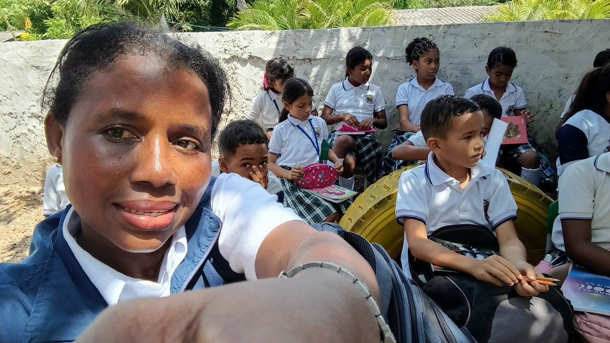 blisneida tweet media