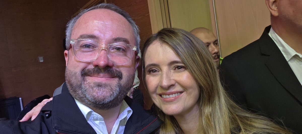 Dice Paloma que no tiene fotos abrazando a corruptos ni criminales.