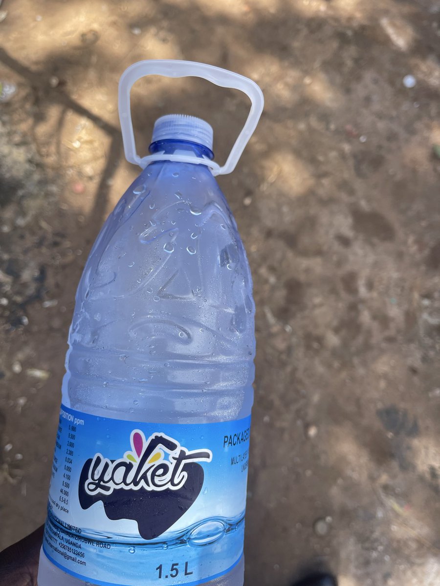 Sirvalentine5's tweet photo. Whoever thought about this idea of adding a handle to yaket water,,, Thank you so much…👏👏👏 #yaketWater https://t.co/TWlovi58Ss