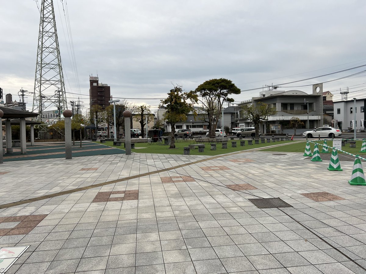chin_rena's tweet photo. 霧島市の広場のプロポがとれ、設計着手しました。設計、施工、運営が共同体で動くので、運営の場育ても相談しながら動けるのが良い。
地方の広場はこれからどう機能していくのか、考えます。 https://t.co/bh0icwuNud