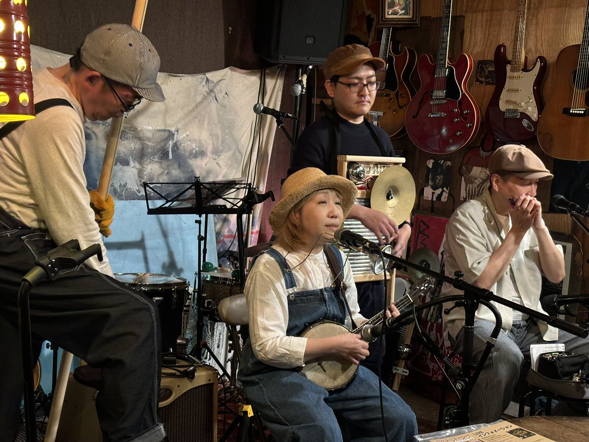 ピロン tweet media