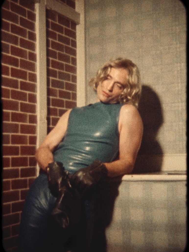 Robert Pattinson's Penn*s! tweet media