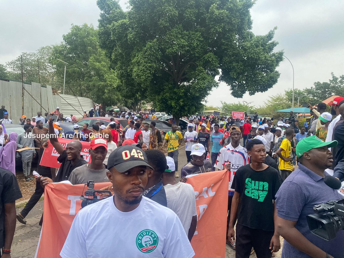 thecableng's tweet photo. .@atiku, @PeterObi, David Mark, Amaechi lead ADC's ‘Occupy INEC’ protest in Abuja

Atiku Abubakar, former vice-president; David Mark, national chairman of the African Democratic Congress (ADC); and Rotimi Amaechi, ex-minister of transportation, on Wednesday led a protest tagged ‘Occupy INEC’ .

Peter Obi, presidential candidate of the Labour Party (LP) in the 2023 poll; Rauf Aregbesola, a former governor of Osun state; Rabiu Kwankwaso, a former governor of Kano; and ex-senator Dino Melaye, were also among the protesters.

The demonstration was organised by leaders of the ADC to protest what they described as the “partisanship” of the Independent National Electoral Commission (INEC).

https://t.co/3jPGCgTnsu