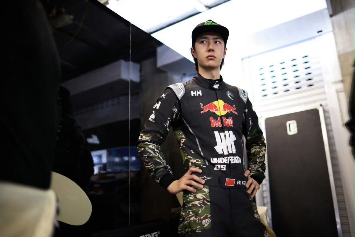 26.4.7 YIBO-OFFICIAL 

Pre-race test drive 𝗗𝗔𝗬 𝟮
A set of candid shots from the pit room has arrived! [cool]
No. 85, setting off right now!

#85RACING 
#WangYibo
