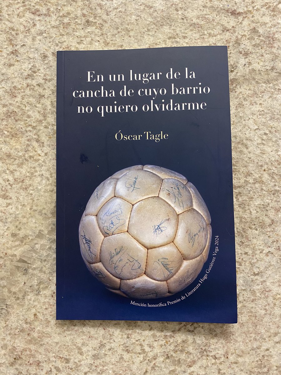 694)
Tagle. Óscar,
“EN UN LUGAR DE LA CANCHA DE CUYO BARRIO NO QUIERO OLVIDARME”.
Primera edición.
Ediciones Al Gravitar Rotando.
México, Enero 2026.
95 páginas.
Tiro: 1,000 ejemplares.