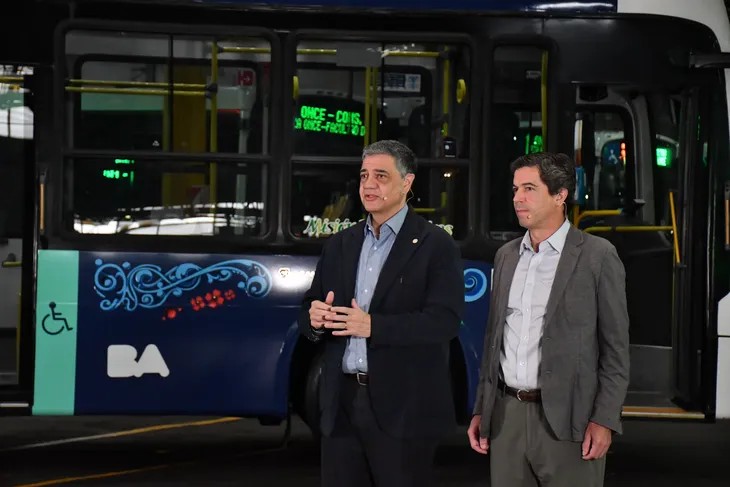jotaleonetti's tweet photo. COLECTIVOS PORTEÑOS CON FRECUENCIA NORMAL 🚍
No, no es casualidad. Cuando @gcba se hizo cargo de las 31 líneas que no salen de la Ciudad y sus #Subsidios, acordó con los Empresarios un nuevo cálculo de costos reales.
De hecho, prometieron un ajuste por el alza de combustibles ⛽ https://t.co/gViwjVqJDj