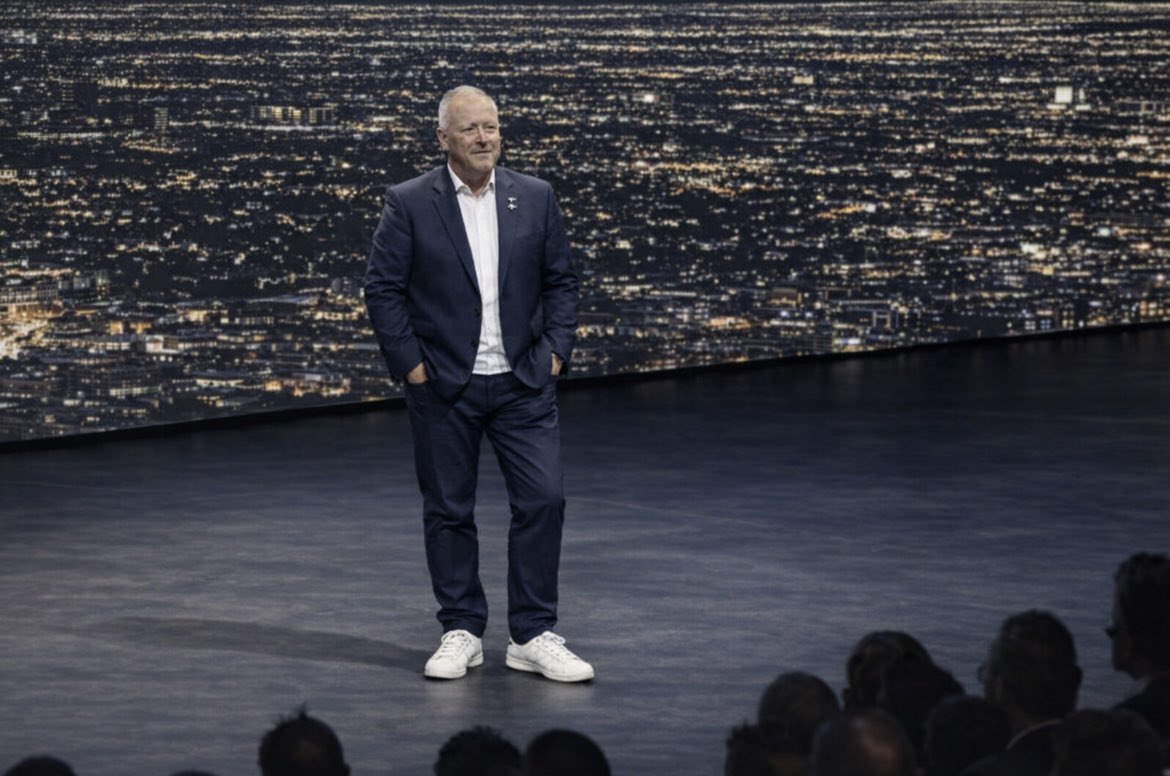 NickKeep_NKA's tweet image. Standing before today’s audience to explore how we cope in a #VUCA world. When everything shifts, our mindset must flex. 
Vision steadies volatility, understanding dissolves uncertainty, curiosity tames complexity, and empathy clears ambiguity. #Keynote #Leadership