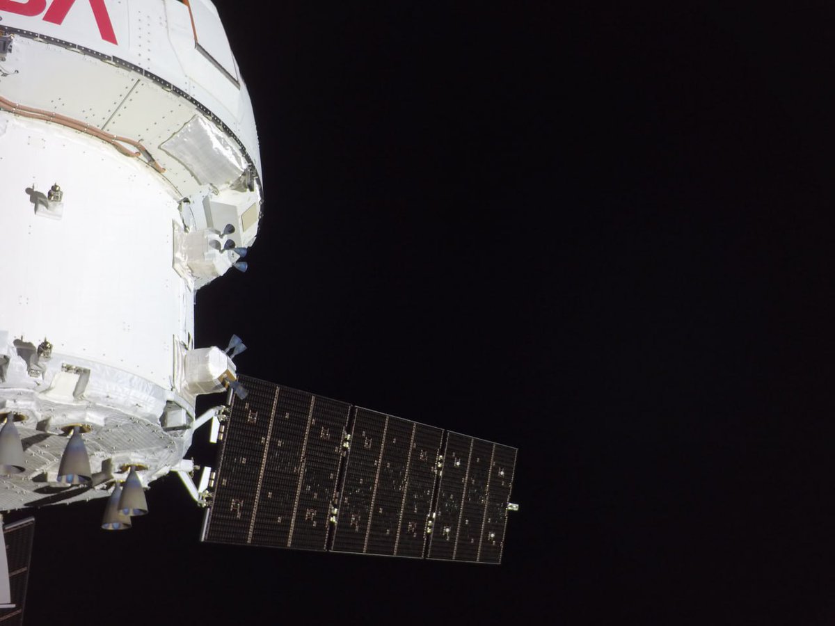 Black Hole tweet media