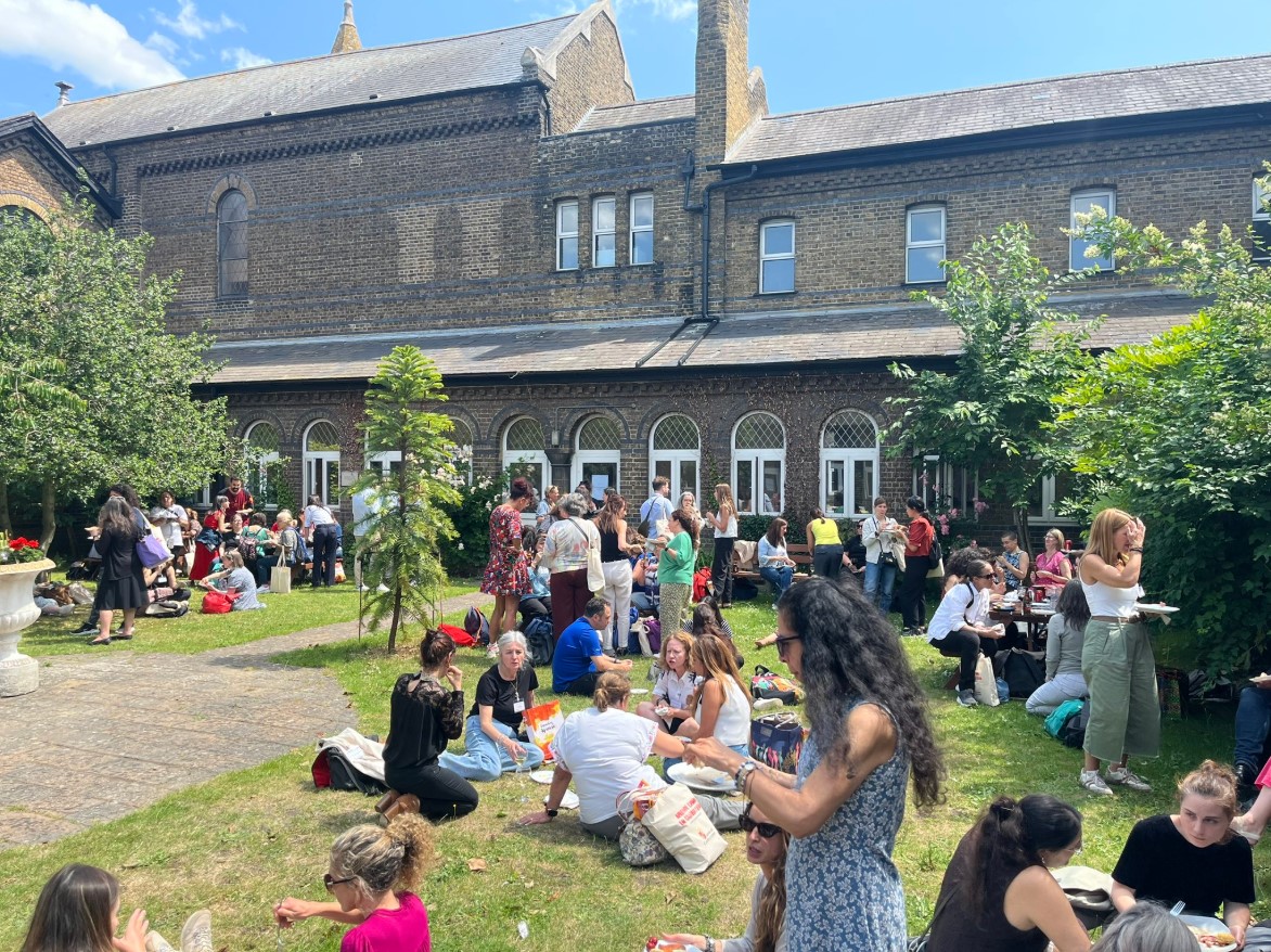 consejeriauk's tweet image. UK teachers of Spanish, come with us to our biggest CPD event of the year:
🔗bit.ly/4dEO3fz
📍London
📆May 9
*keynote speaker
*practical workshops
*coffee and Spanish food
*scholarships for courses in Spain offered by @CursosInt_USAL 
💃🏿💃🏻💃
#spanishteachers