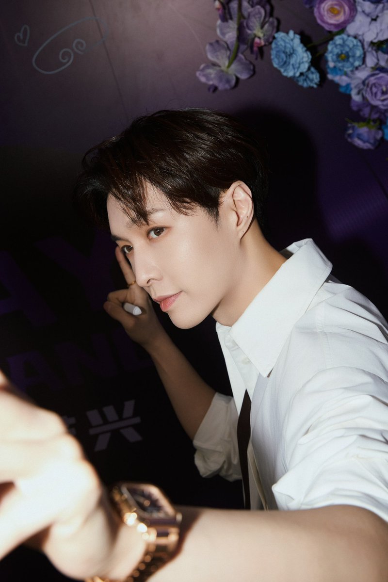 Amorita91's tweet photo. 💜🐚 @layzhang
#14yearsWithLAY https://t.co/Q0wXw4uJn9