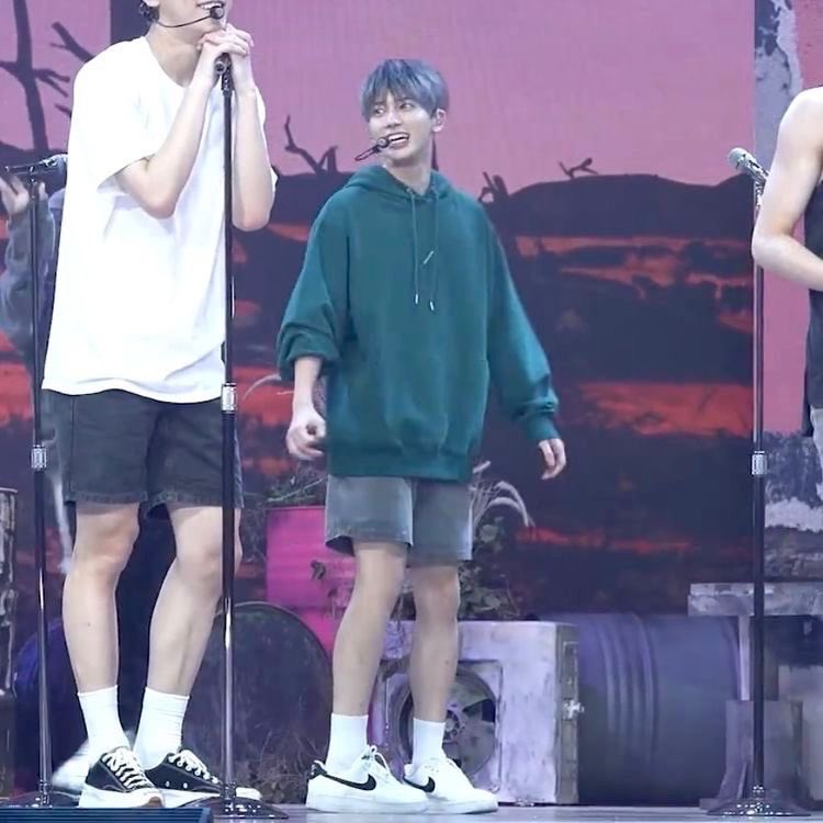 moa_taehyun__'s tweet photo. 何故かめちゃくちゃミニミニサイズに見えるカンテヒョンさんWWWWWW(可愛い) https://t.co/BCjM584A4q