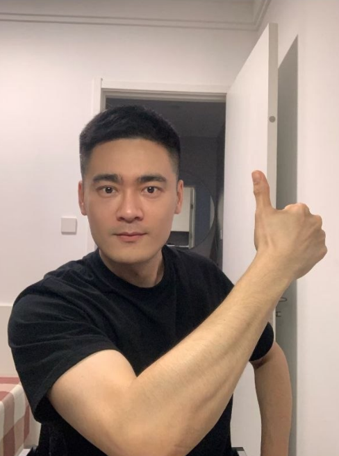 逐光护行 tweet media