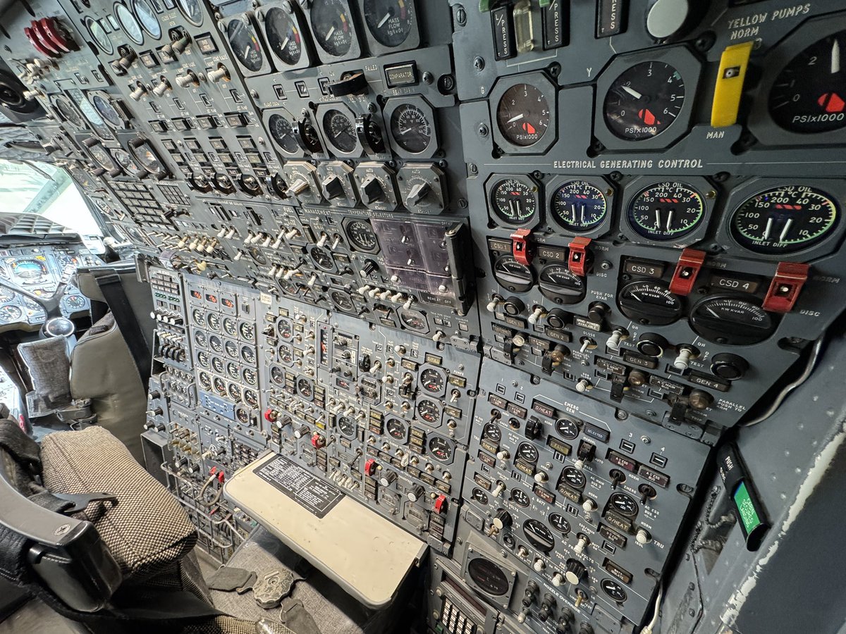 LondonAVGeek's tweet photo. A few more shots I took of the cockpit of British Airways Concorde G-BOAD. The aircraft is on permanent display at the @IntrepidMuseum in New York City. 
#Concorde #BritishAirways #aircraft #cockpit #flightdeck #aviation #aviationdaily #aviationlife #aviationlovers #avgeek #plane https://t.co/abTwzhl5Bx