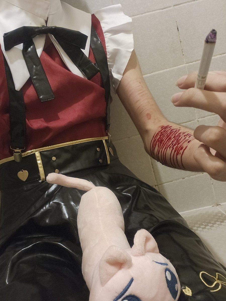 (⩌⩊⩌) tweet media