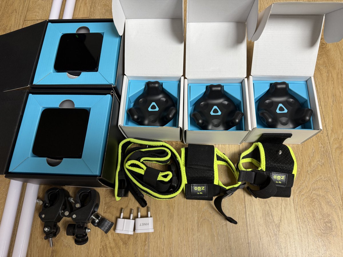 nyacha_vrc's tweet image. 바이브 트래커 2.0 3개
베이스 스테이션 1.0 2개
EOZ스트랩 발목 2개 허리 1개
마운트 2개
돼지코 2개

다 해서 50에 팔아요
하자 없고 금간 거 없고 정상작동 됩니다
압축봉은 원하면 드리는데 택배로는 못 보내드려요 직거래만 됨