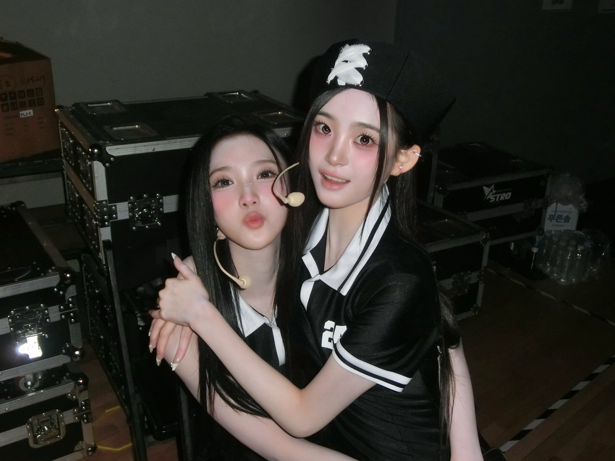 vee 💛🤍 is alive tweet media