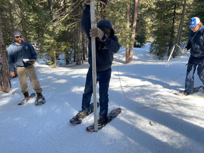 CoyoteGulch's tweet image. Why scientists still use a milk scale and antique aluminum tubes to track Colorado’s record-low #snowpack -- #Colorado Public Radio #runoff coyotegulch.blog/2026/04/08/why…