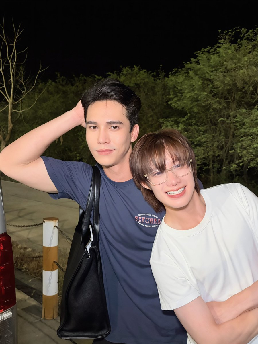 thatsjustacat's tweet photo. ตำแหน่งถือดระเป๋าให้เทอขา มันจะเปนใครไปได้ ยกเวทตั้งเท่าไหร่ กระเป๋าแค่นี้ จิ๊บๆๆ https://t.co/SPMG1v5K8e