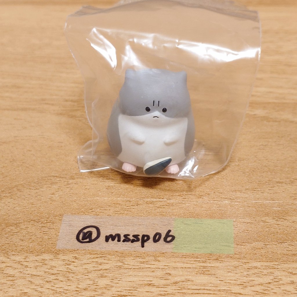 mssp06's tweet photo. 【交換】 怒ったはむちゃあぁぁん ガチャガチャ

譲 : ほお袋に食べ物を詰めて怒ってるはむちゃん、食べ物を落として怒ってるはむちゃん

求 : ケージの隙間に挟まって怒ってるはむちゃん

郵送で交換お願いします！
ご検討よろしくお願いいたします。 https://t.co/xDboziwFKt