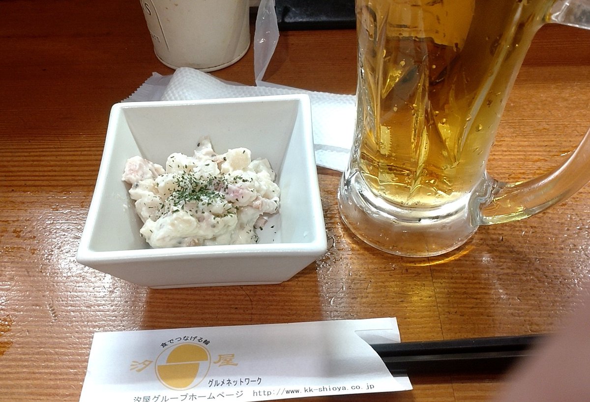 umedahitorimesh's tweet photo. 生ビール 480円、活車エビのお造り 450円、ポテトサラダ 300円、メンチカツ 250円@麺亭しおつる。大阪駅改札内のお店。車エビがプリプリで美味しい。頭は素揚げしてあってパリパリ食べられます。
#大阪グルメ
#梅田グルメ
#麺亭しおつる
#大阪駅 https://t.co/2OSnQCbVQ9
