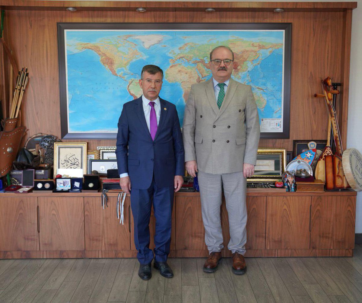 Kültür ve Turizm Bakan Yardımcımız Sn. Serdar Çam’ı ziyaret ederek, kültür ve turizm başkenti olan Şanlıurfa’mızın eşsiz kültürel varlıklarının bir dünya mirası bilinciyle insanlığa daha güçlü şekilde tanıtılması adına hayata geçirilebilecek projeler üzerine verimli bir görüşme