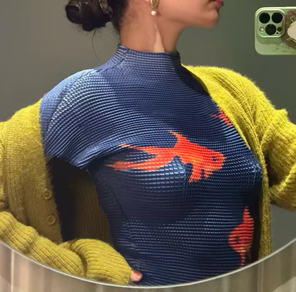 bakpa0w's tweet image. Found a cute knit top with a fish design 🐠🐙⚓