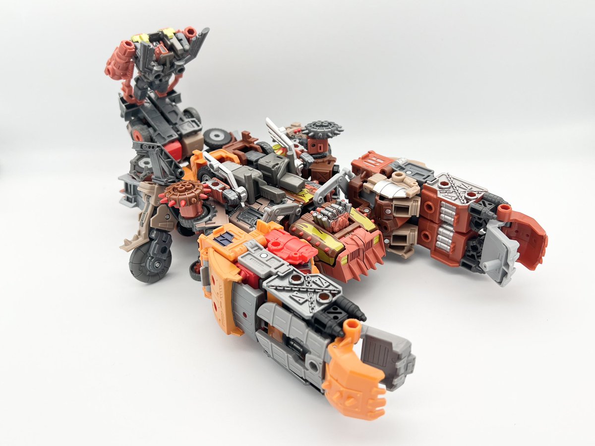 YouTubeのshortsに流れてきたジャンキオンの合体凄すぎるからみんな見てくれ…
これ何がすごいって見た目はさることながら強度もしっかりしてるってとこ
公式の合体って言われても全然信じる
元動画をリプ欄に貼っとくね
#トランスフォーマー