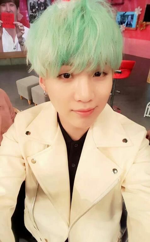 miautaegi's tweet photo. I MISS MINT YOONGI😭😭😭😭😭 https://t.co/8VxQHSxffq