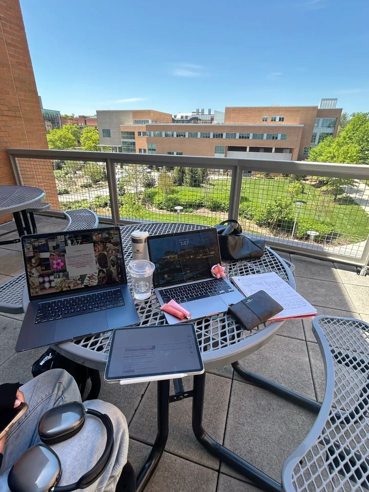 Shivam25mishra's tweet image. Which one is feel more productive ?
- MacBook Air
- MacBook pro