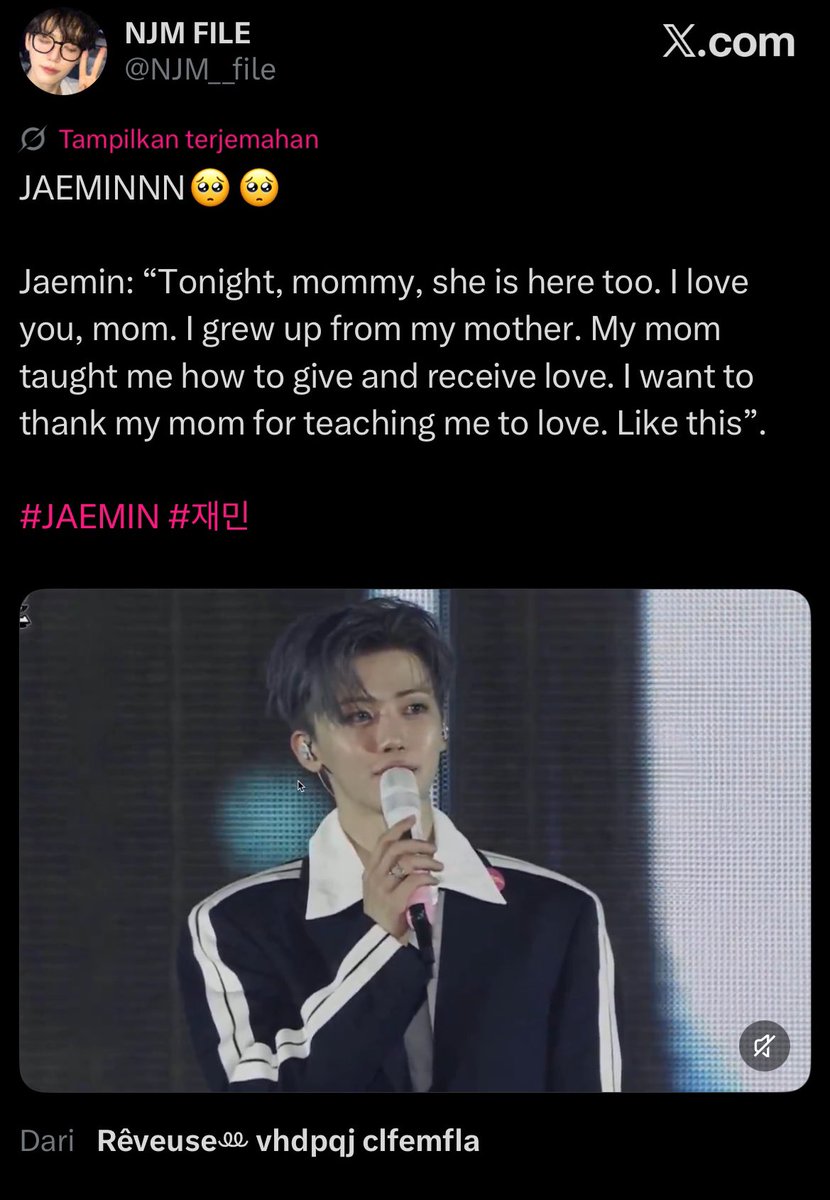 jeno: “aku bangga lahir sebagai anak ibuku”
jaemin: “aku dibesarkan oleh ibuku. ibuku selalu mengajarkan bagaimana cara memberi dan menerima cinta. aku mau berterima kasih banget sama ibu karna udah mengajarkan aku mencintai. kaya gini”

aduh gemes banget sama-sama anak mamah
