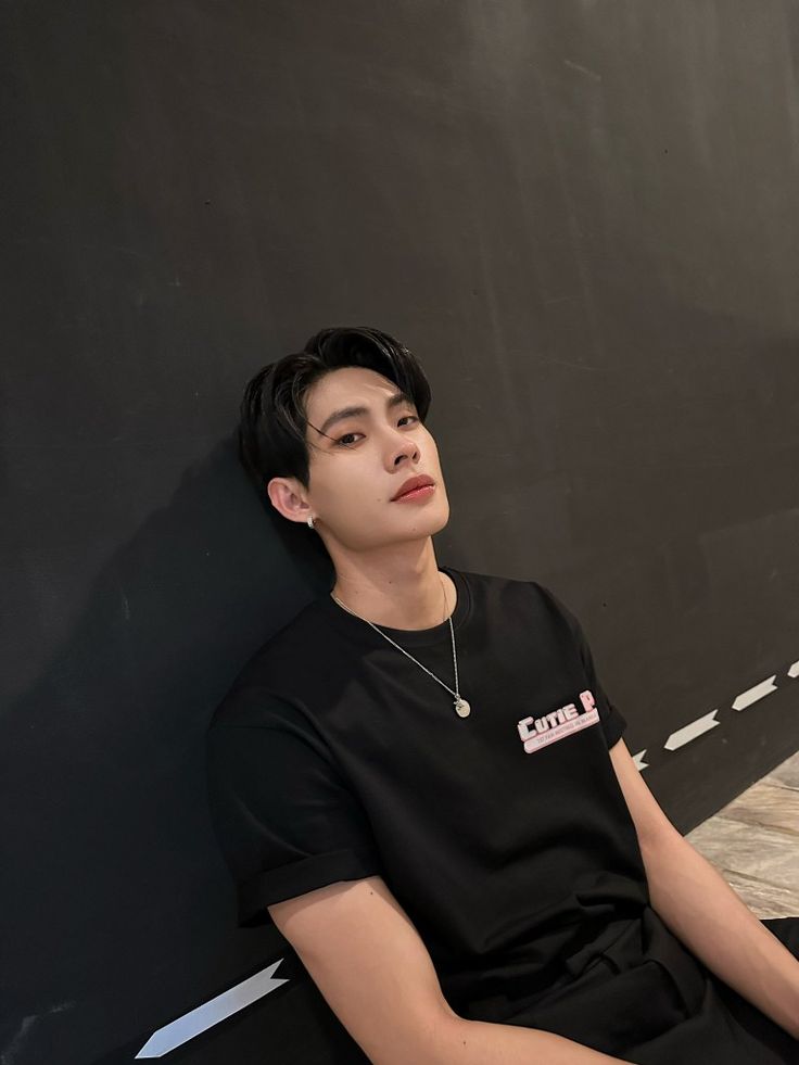 saA 🐈⬛ #DWY era tweet media