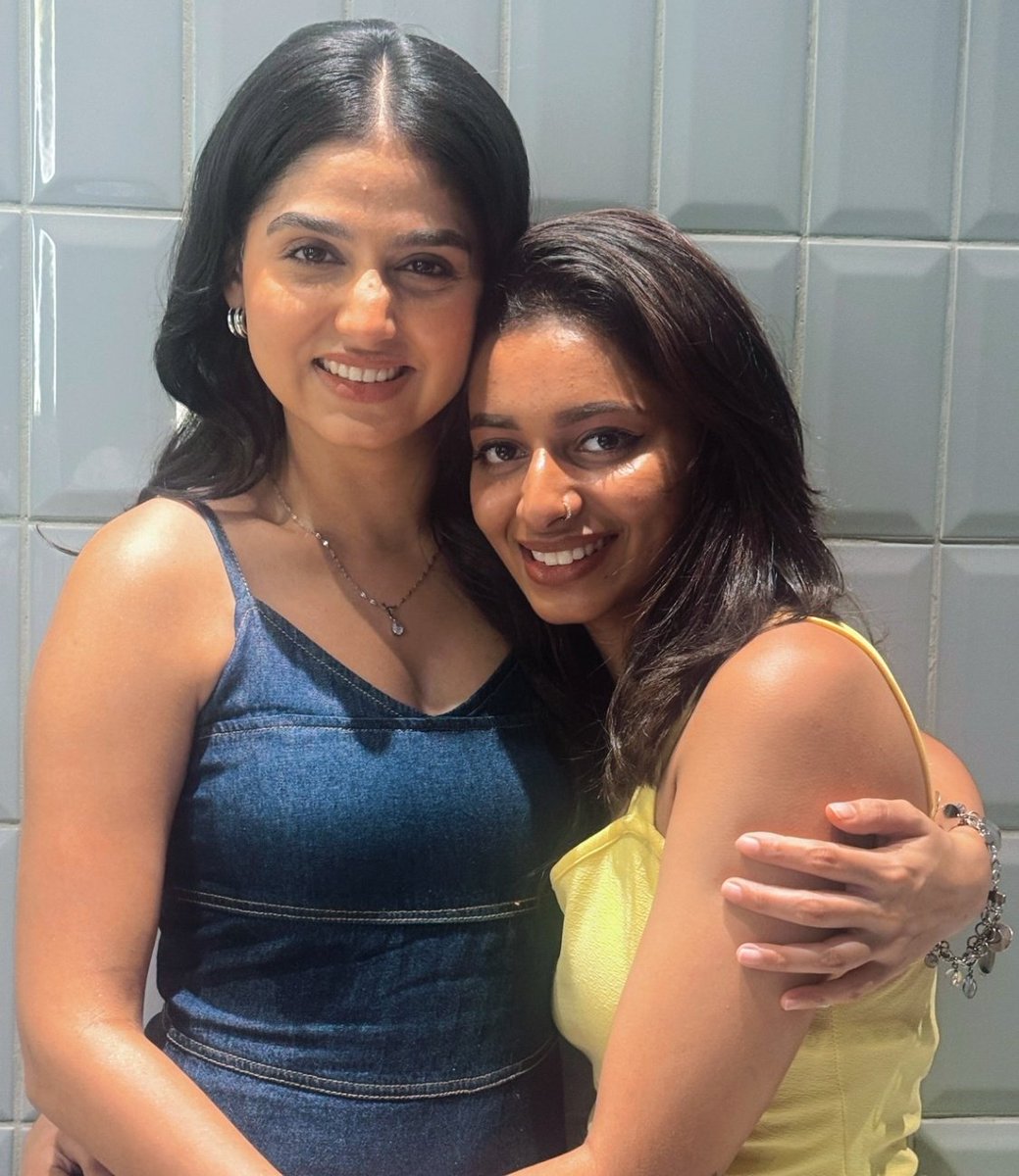 GetsCinema's tweet image. #AnaswaraRajan - LOOKS CUTE IN THIS OUTFIT - Recently She Acted in Successful #WithLove Film.