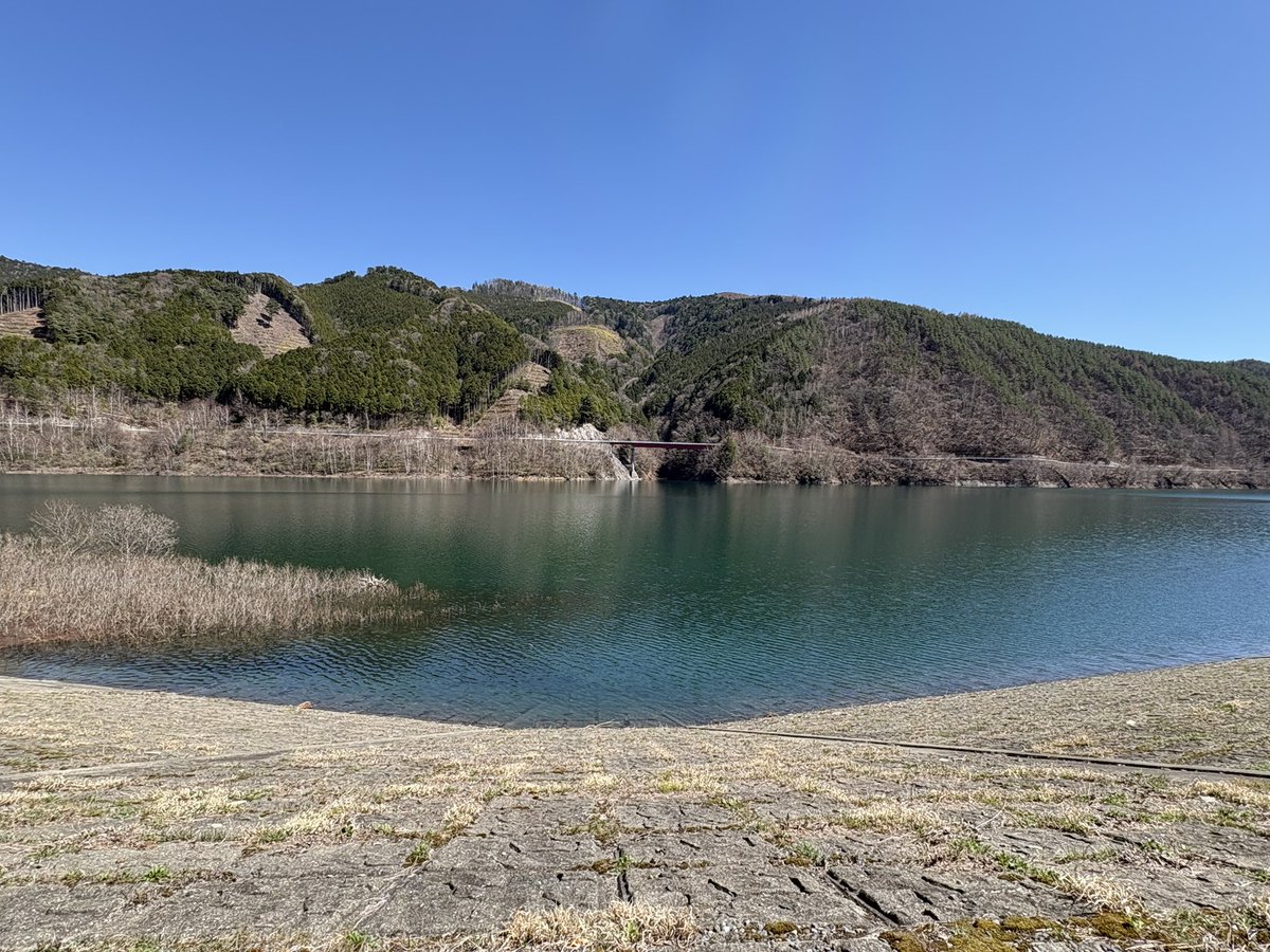 kisomura_kankou's tweet photo. 本日の味噌川ダムは雲ひとつない快晴でした☀️
正沢親水公園とあやめ公園池のトイレを開栓しました🚻
あやめ池のトイレは外の手洗い場が故障しており使用できませんのでご注意ください⚠️ https://t.co/45sI9CvC95