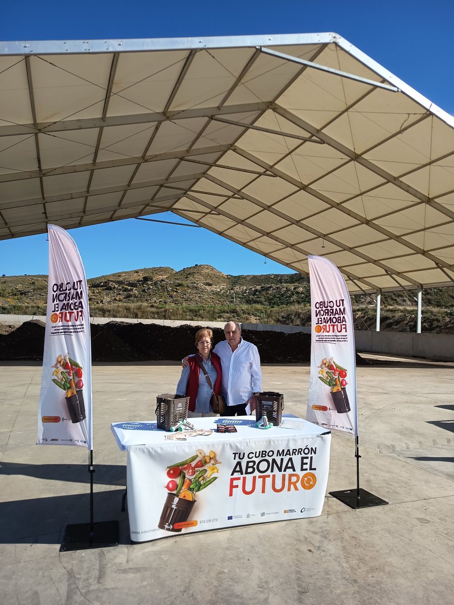 grhusahuesca's tweet photo. 🎉 ¡Primer ganador de la Experiencia Michelin!

Javier y su acompañante María Pilar han sido premiados por hacer un buen uso del cubo marrón ♻️

Separar bien los residuos orgánicos tiene recompensa… y, sobre todo, contribuye a un futuro más sostenible 🌱

#CuboMarrón #Reciclaje https://t.co/zrxp6Jambd