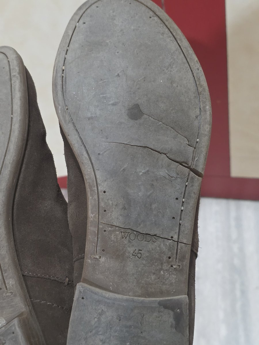 edaps_'s tweet photo. What Woodland sells for ₹6.5k, shoes that break in a WEEK of normal use!

Huzzah brands have really gone downhill.

@Woodland https://t.co/U0gQvCZGzf