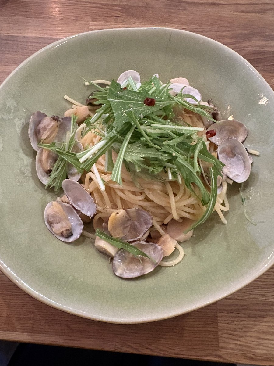 息子の会社からすぐのイタリアンのお店🇮🇹
今日もリースのサラダが美しく食べるのが勿体ない🥗🤭
ドレッシングも私の好きな味で美味しく頂きました😋

#ガンチ
#박형식