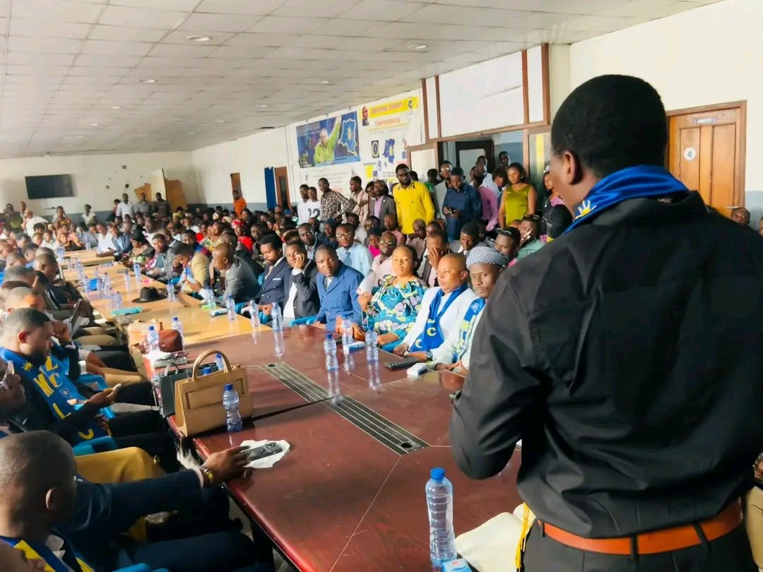 DBitakuya's tweet photo. Une Jeunesse #Engagée, #Responsable et #Consciente sous le #Learship de l'Honable @BolokoleM, Président de la @Jeunesse_Mlc
#LAFinSeraBelle
@RDC_MLC 💙🇨🇩 https://t.co/G8uZ13O98d