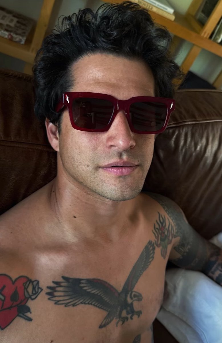 shirtless tweet media