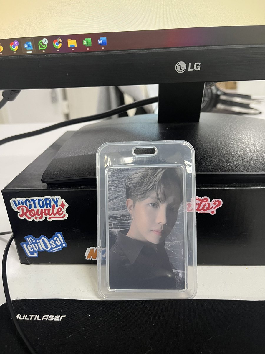 𝜗𝜚 maria; tweet media