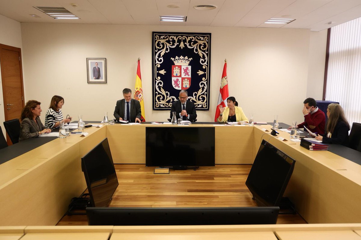 Cortes de Castilla y León tweet media