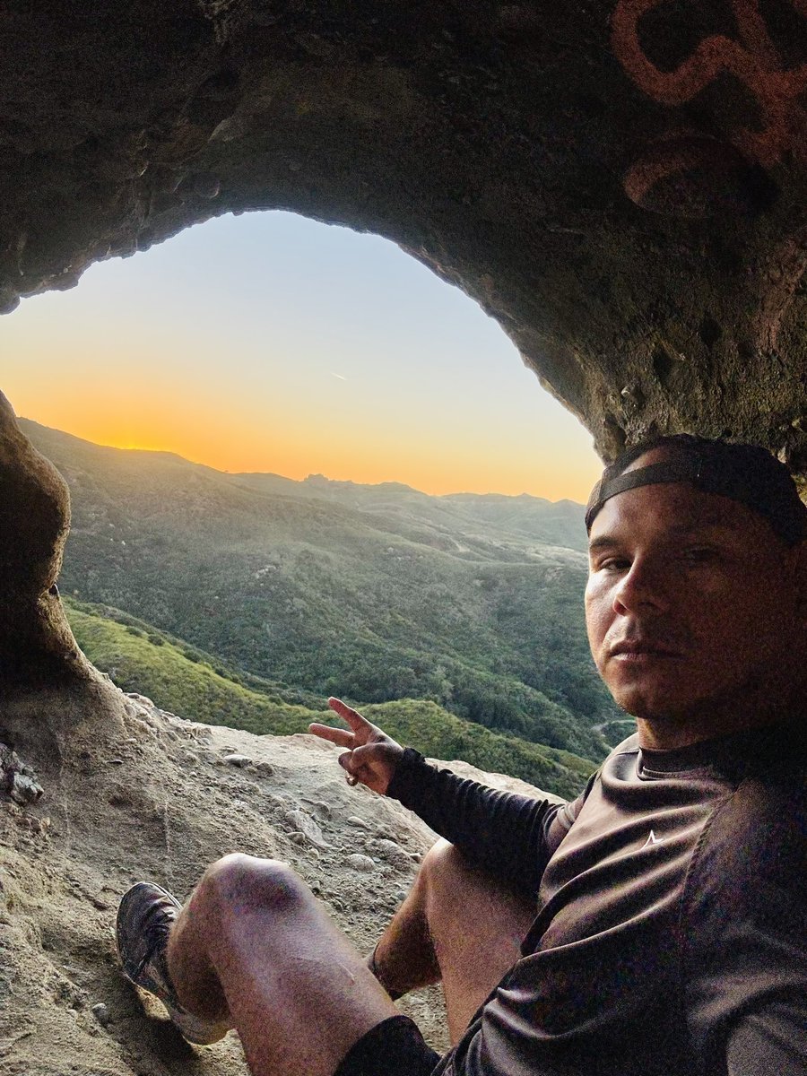 iamjeremiah__'s tweet photo. Dear Future Wife,

I bet your smile will feel like the sunrise.. Warm light breaking through every dark place I’ve ever known. https://t.co/CgzHa0eoi4
