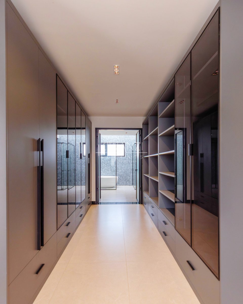 KwanziInfo's tweet photo. We designed this walk-in wardrobe to effortlessly combine clean design with smart, functional storage and soft lighting, creating a truly refined space.

#KwanziAccents #WardrobeDesign #interiordesignuganda #interiordesignrwanda #interiordesigneastafrica https://t.co/kNHOhERPkc