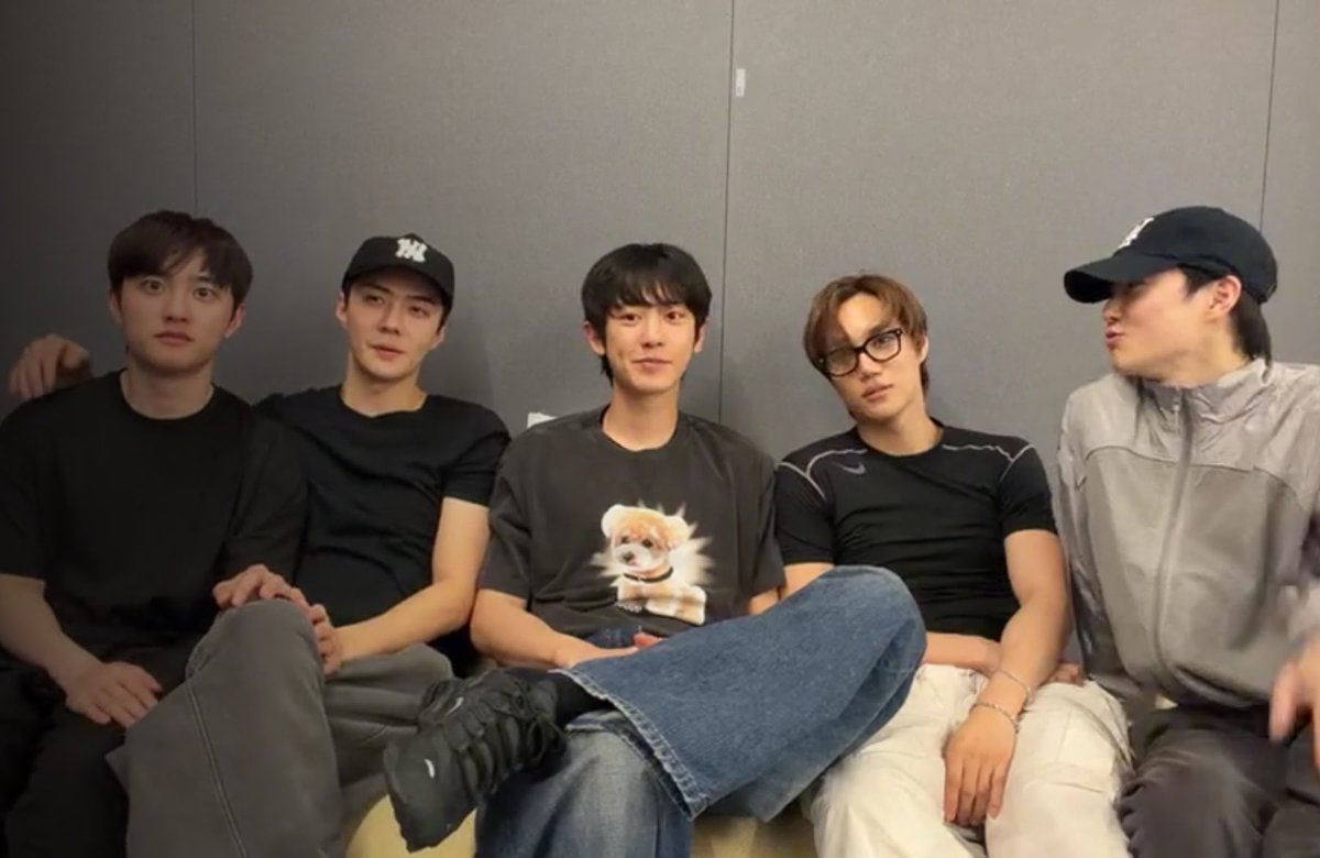 CHANYEOL REALLY WENT LIVE WITH THE MEMBERS!!!!!! 🥹