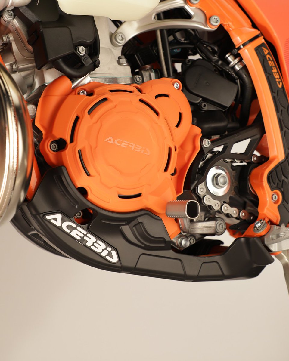 AcerbisUK tweet media