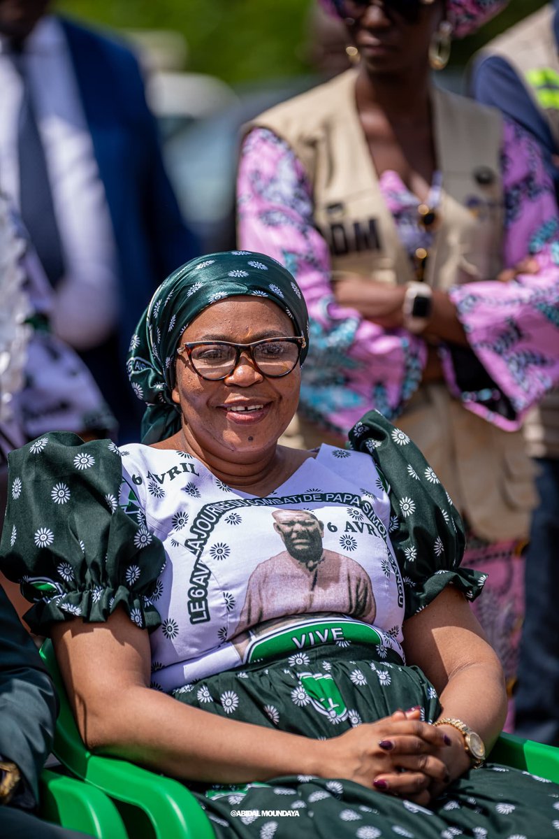 MichelineOMbae's tweet photo. Ce 6 avril, au cœur de la cité sainte de Nkamba, j’ai tenu à saluer la ferveur et la résilience des fidèles kimbanguistes. Ils sont aujourd’hui les gardiens d’une foi qui puise sa force dans les valeurs de dignité et de résistance.

Le combat prophétique de Simon Kimbangu a été le catalyseur d’un éveil global de la conscience africaine. Bien au-delà de la sphère spirituelle, son message a constitué un acte de résistance historique face à l'oppression, affirmant avec force que la liberté et l’identité de notre peuple sont inaliénables.

Cette commémoration ne doit pas être un simple regard vers le passé, mais un moteur pour notre avenir. Elle nous appelle à renouveler notre engagement collectif pour la justice, la vérité et l’unité nationale. L’héritage kimbanguiste, par sa dimension universelle, continue d'éclairer le chemin de l’Afrique et du monde vers une dignité retrouvée.

@PresidenceRDC 
@PrimatureRDC 
@Fatshi13 
@TinaSalama 
@PatrickMuyaya