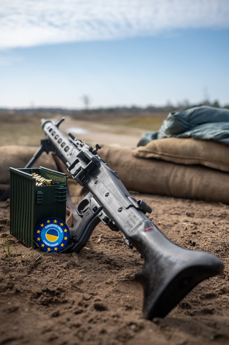 STC_EUMAM_UA's tweet image. Training for freedom. 🕊️ Under the flag of #EUMAMUA, the qualification of 🇺🇦 troops on 🇩🇪 soil continues unabated. A key pillar of our support. #StandWithUkraine #StrongerTogether #SlavaUkraïni