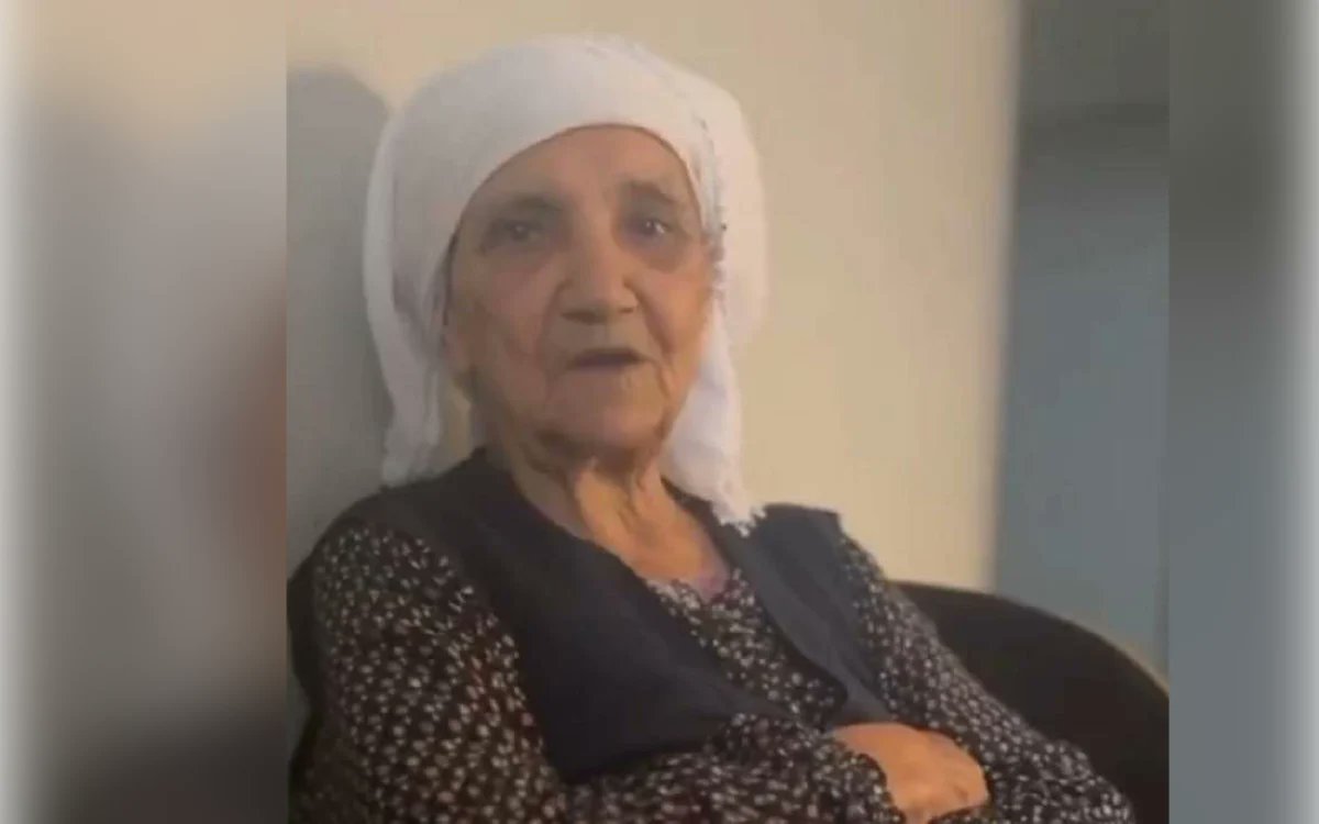 DemPartiKadin's tweet photo. Barış Annesi Zekiye Alim’in hayatını kaybettiğini büyük bir üzüntüyle öğrendik.Zekiye Alim’e Allah’tan rahmet; ailesine ve yakınlarına başsağlığı diliyoruz.

Barış Anneleri’nin yıllardır yürüttüğü hakikat yolunu, barış ve adalet mücadelesini saygıyla anıyoruz. 

Onların bıraktığı mücadele mirası yolumuzu aydınlatmaya devam edecek.