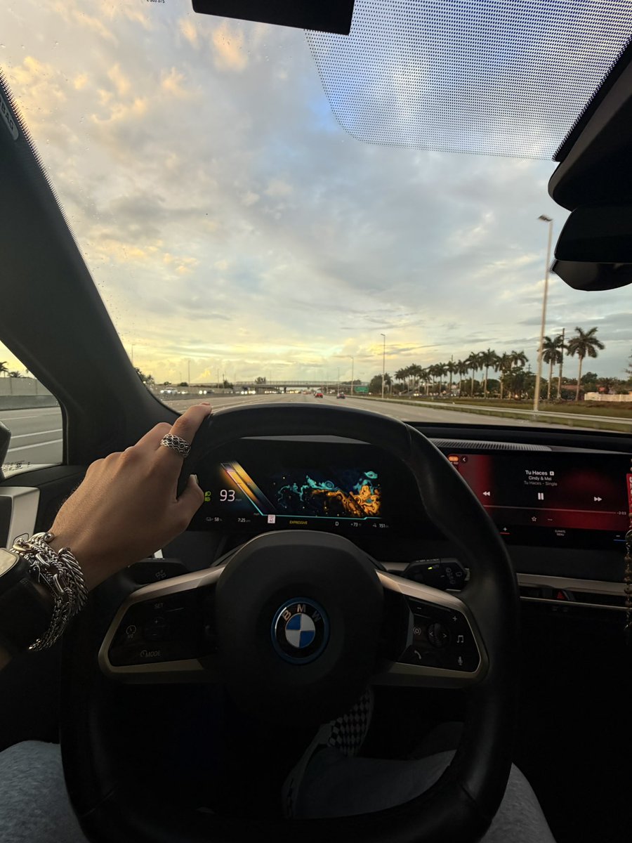 modernxstasy's tweet photo. SIM SIMMA, WHO GOT THE KEYS TO MY BIMMER https://t.co/Q3ahMcYMXZ