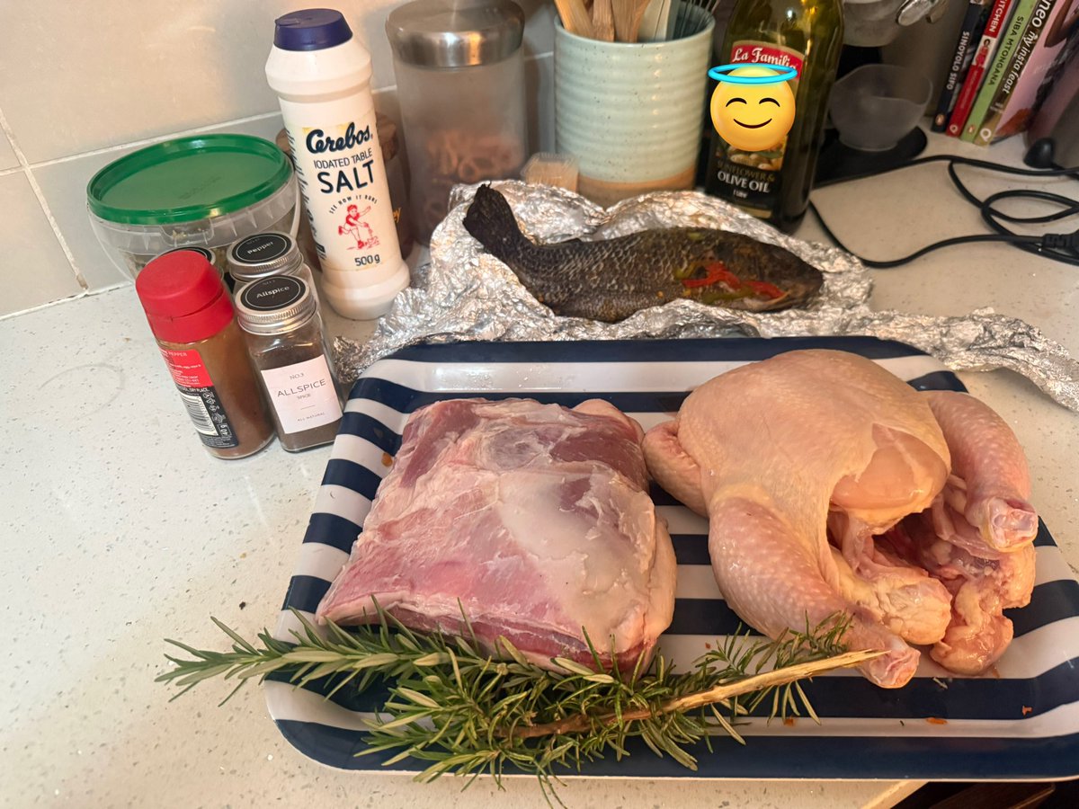 SagewaseSouthAh's tweet photo. Girlies and Guylies there is enough salt for everyone.
Whether it’s Sunday loneliness or negative energy bye bye uyaloya makhelwane.
I use it for cooking my amazing dishes.
#Cerebos #Salt #101Uses #FreeFlowing #AlwaysReady https://t.co/cZh4rzV0NP