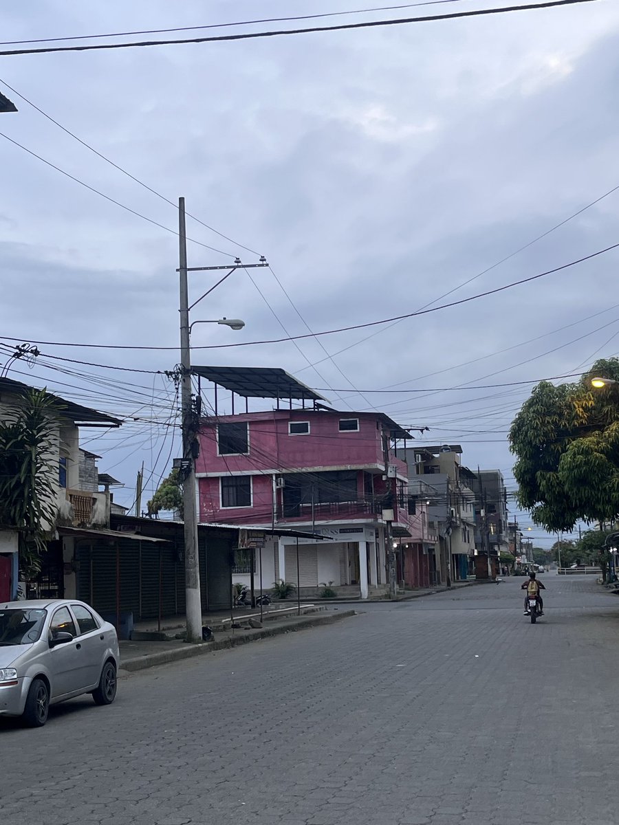 gabquimis's tweet photo. @CNEL_EP  @servicioscnelep  #UNMLG en el cantón El Triunfo Luminaria quemada codigo cliente 1203753811 contacto 0987668670 Nro Poste 1200071325 https://t.co/8vvzFnYqP8